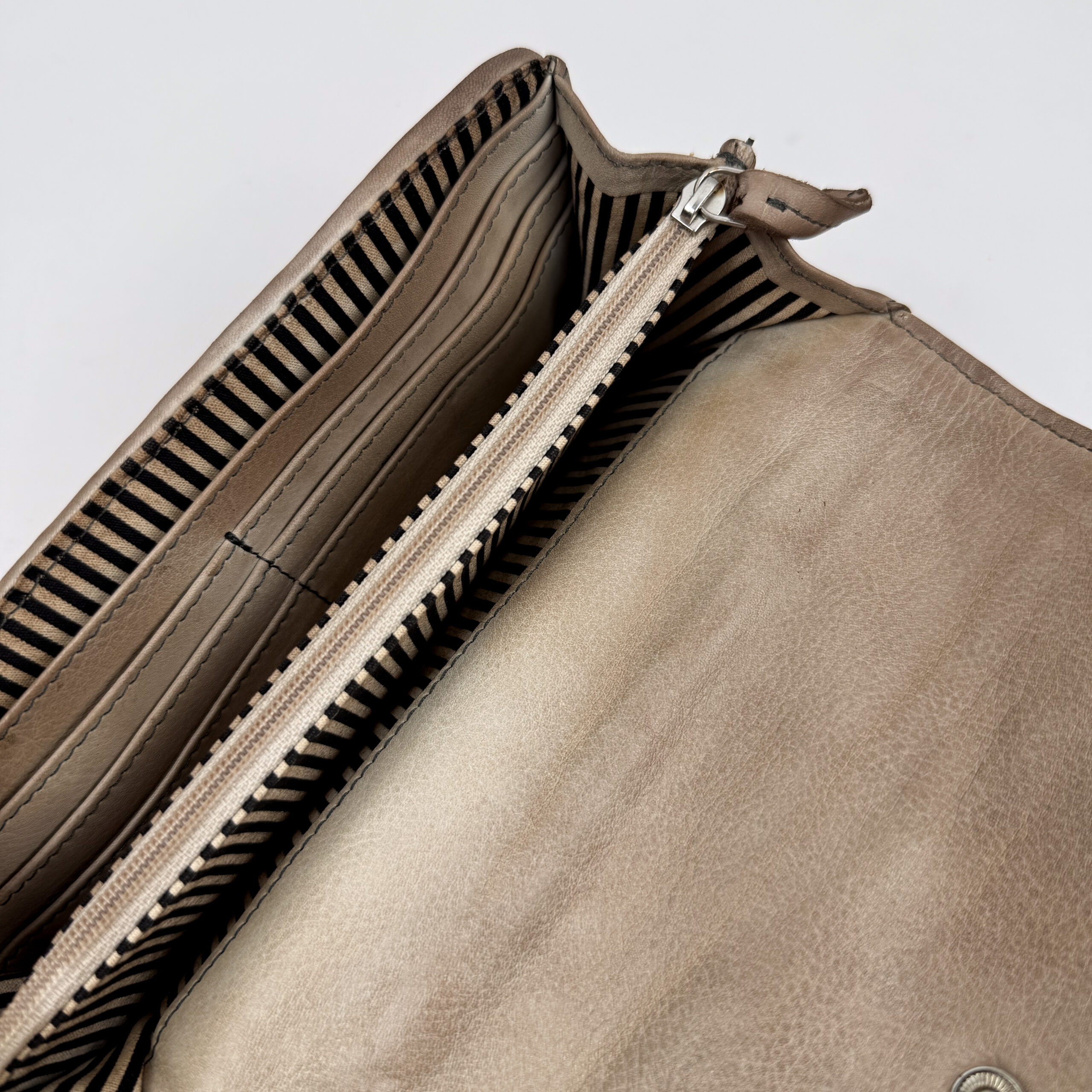 FLAT WALLET CROSS PEBBLE INTERNO
